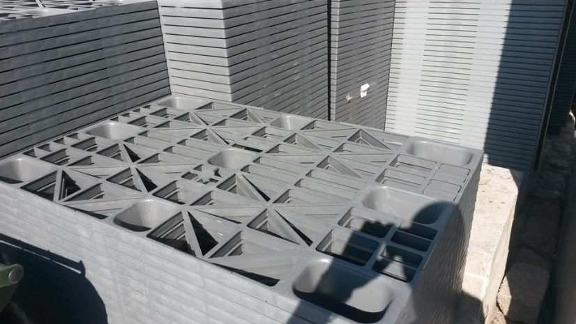 Paleti de plastic Moutardi