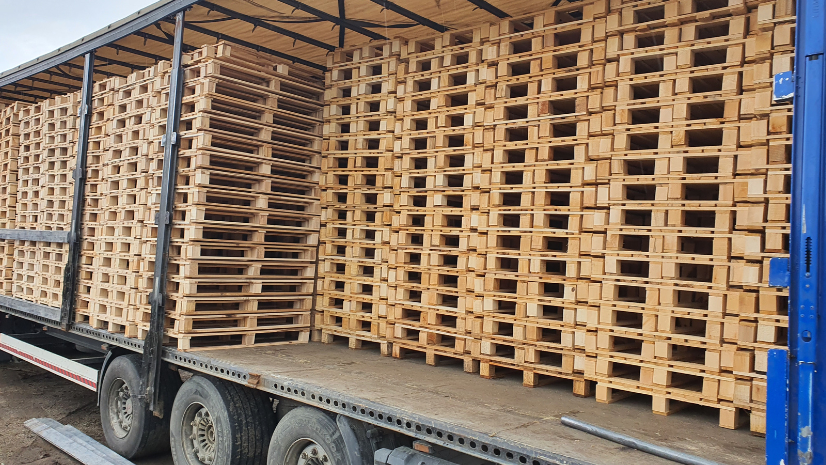 paleti intr un tir moutardi